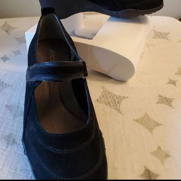 Black suede Aerosoles - Picture 3 of 7